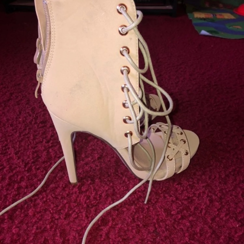 Heels - Picture 4 of 7
